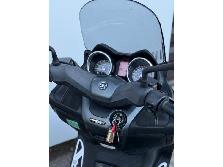 YAMAHA XMAX 125 MOMO DESIGN