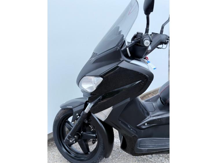 YAMAHA X-MAX 125