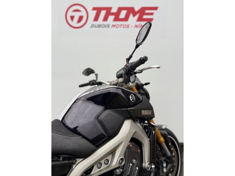 YAMAHA MT-09